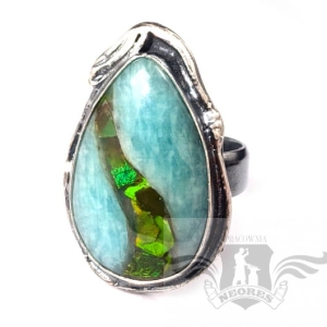 ZIELONA RZEKA W AMAZONITOWYM STAWIE