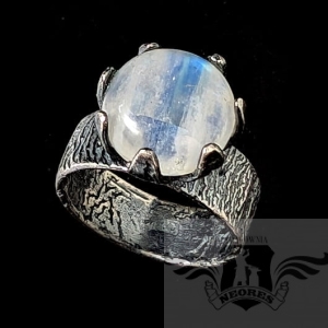 KAMIEŃ KSIĘŻYCOWY W KORONIE