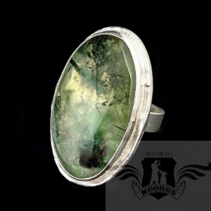 MINERALNY PREHNIT Z TUMALINEM