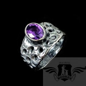 AMETYST W AŻUROWEJ OBRĄCZCE