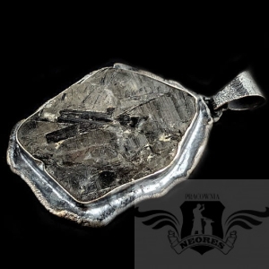 CZARNY TURMALIN W KWARCU