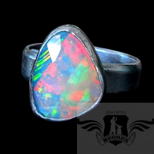 PŁONĄCY OPAL