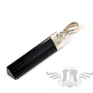 CZARNY SUROWY TURMALIN