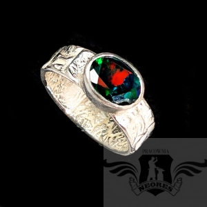 TAJEMNICZY CZARNY OPAL