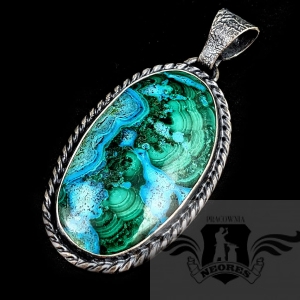 ROMANTYCZNY MEDALION Z MALACHITEM