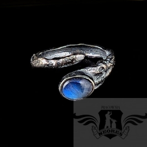 SREBRNA GAŁĄZKA Z LABRADORYTEM