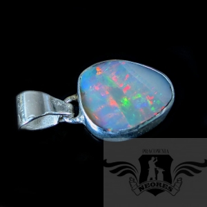 SUROWY OPAL W WISIORKU