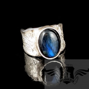 LABRADORYT W SZEROKIEJ OBRĄCZCE