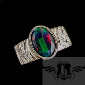 TAJEMNICZY CZARNY OPAL