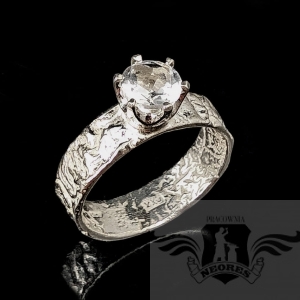 KRYSZTAŁ W SREBRNEJ KORZE