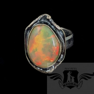 PŁONĄCY OPAL