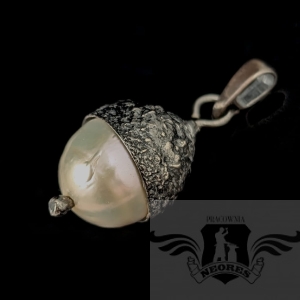PEARL ACORN