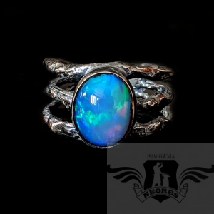 OPAL W POTRÓJNEJ OBRĄCZCE