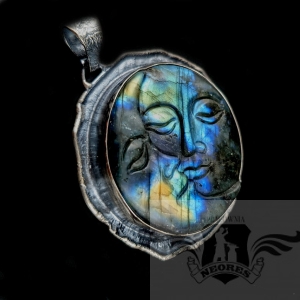 POCAŁUJ NOC- LABRADORYT