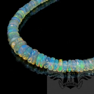 NASZYJNIK Z BAŚNIOWYMI OPALAMI