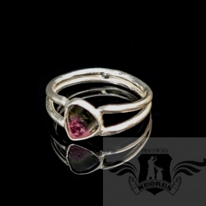 DELIKATNY PIERŚCIONEK Z TURMALINEM- R 11