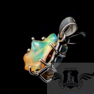 ŚWIETLISTY OPAL